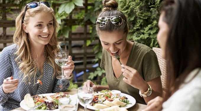 Eating Your Early Dinner Aids Weight Loss and Lowers Cancer Risk