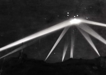 REAL Image of Large UFO Hovering Over Los Angeles Was Witness by a Million People