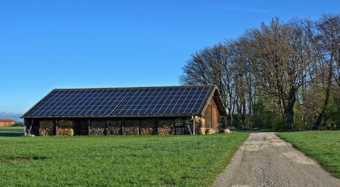 Tesla’s Virtually Indestructible Solar Roof Tiles Are Literally Guaranteed For Infinity