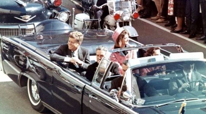 President Kennedy with his wife, Jacqueline, and Texas Governor John Connally with his wife, Nellie, in the presidential limousine, minutes before the assassination. (Photo: WikiMedia Commons)