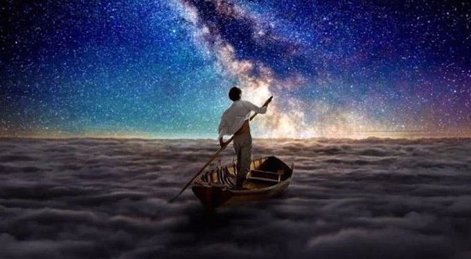 11 Essential Oils That Enhance Lucid Dreaming Abilities