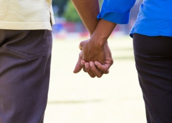 Holding Hands With Your Partner Can Sync Brainwaves and Ease Pain, Study Shows