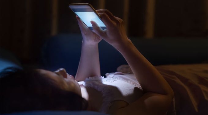 Blue Light From Digital Devices Is Causing Blindness – Dr. Mercola
