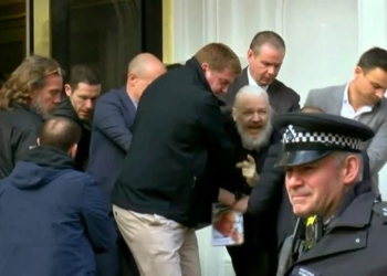 ‘Dark Moment for Press Freedom’: Snowden Leads Global Chorus in Condemning Assange Arrest as Grave Assault on Journalism