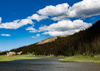 ‘It’s Raining Plastic’: Researchers Find Microscopic Fibers in Colorado Rain Samples