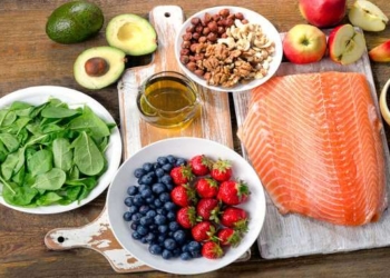 3 Foods to Avoid and 5 to Chow Down on if You Want to Eat Healthy