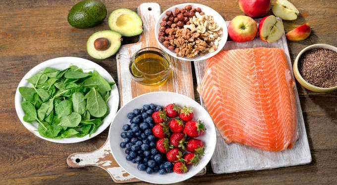 3 Foods to Avoid and 5 to Chow Down on if You Want to Eat Healthy