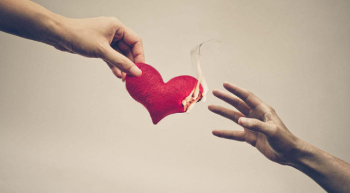 10 Red Flags – Subtle Signs of a Toxic Relationship