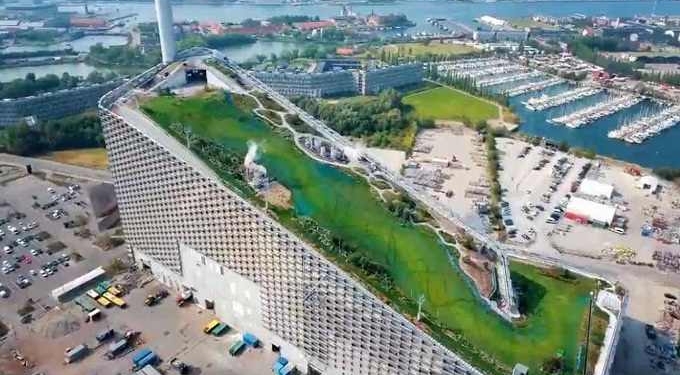 Danish Power Plant Turns Waste Into Energy – And Doubles as a Ski Slope and Climbing Wall
