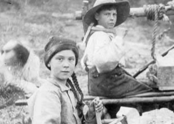 Is Greta Thunberg a Time Traveler ‘Here to Save Us’ From Climate Emergency’? 120-Year-Old Photo Sparks Flood of Conspiracy Theories