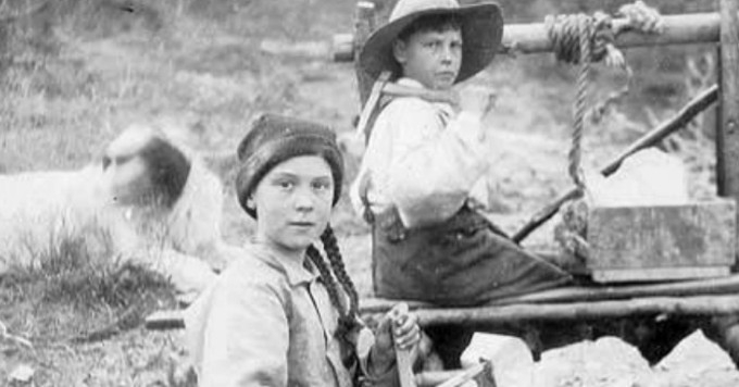 Is Greta Thunberg a Time Traveler ‘Here to Save Us’ From Climate Emergency’? 120-Year-Old Photo Sparks Flood of Conspiracy Theories