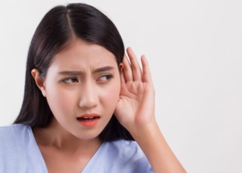 Good Noise, Bad Noise: White Noise Improves Hearing