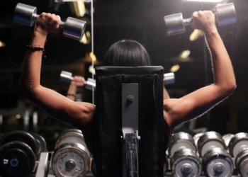 5 Quick Exercises for Your Back Using Dumbbells