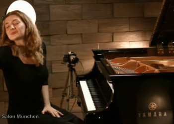 German Pianist Marie Hausel Gives a Virtuoso Piano Performance to Lift Viewers’ Spirit Amid Pandemic