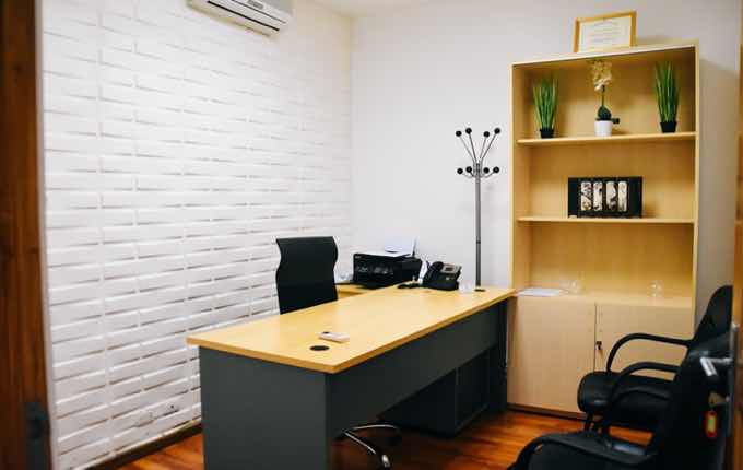 Ten Tips To Make Your Small Office Look More Spacious