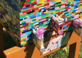 Beekeeper Spends Lockdown Building a Fully Functional Beehive Using Only LEGO Bricks