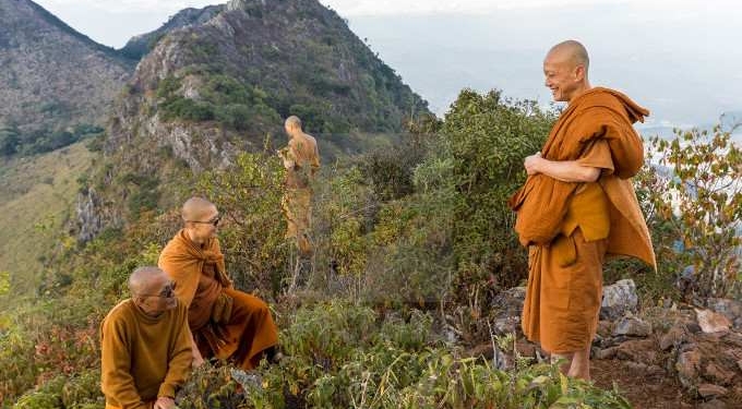 Three Buddhist Monks Use Their Minds To Change The Structure of Bottled Water