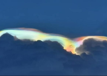 Incredible Rainbow Iridescent Clouds Photographed Over Hanoi