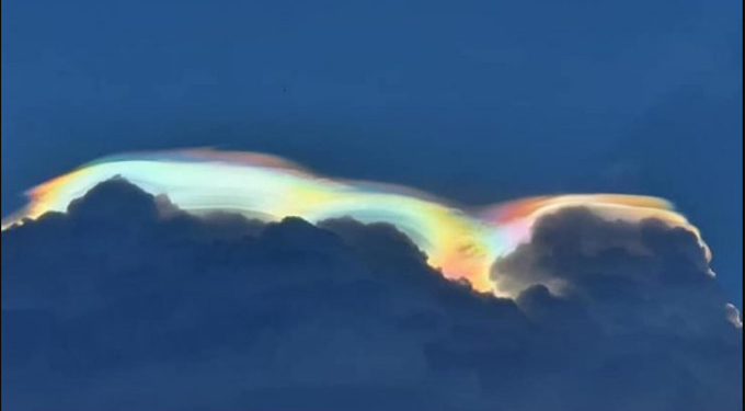 Incredible Rainbow Iridescent Clouds Photographed Over Hanoi