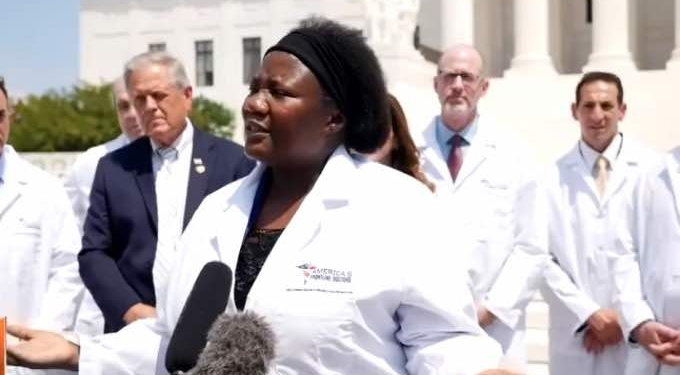“Nobody Needs to Die” – Frontline Doctors Storm D.C. Claiming “Thousands of Doctors” are Being Silenced on Facts and Treatments for COVID