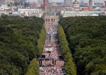 Covering Up The Awakening – Massive Lockdown Protest in Berlin Downplayed and Demonized by MSM