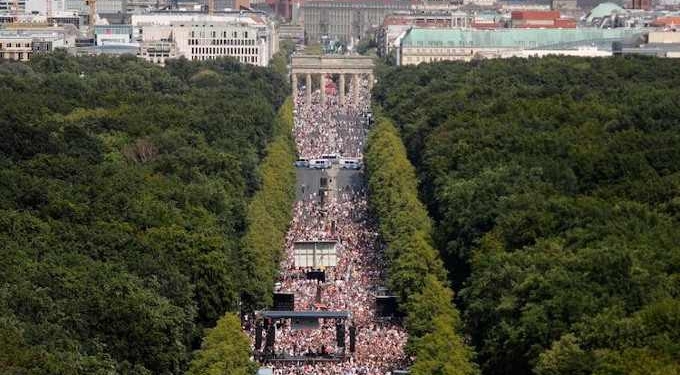 Covering Up The Awakening – Massive Lockdown Protest in Berlin Downplayed and Demonized by MSM