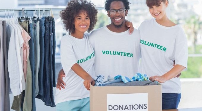 How Kindness Spreads in a Community