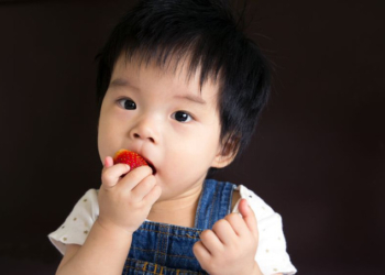 Strawberries, Spinach, Kale Top EWG’s 2021 ‘Dirty Dozen’ List
