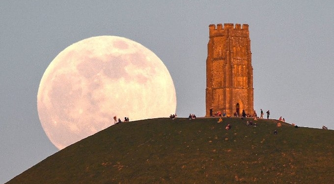 WATCH Awesome Clips of the First Supermoon of 2021 As It Lights Up Skies Around the World