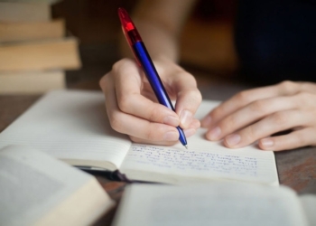 Study Shows Stronger Brain Activity After Writing on Paper Than on Tablet or Smartphone