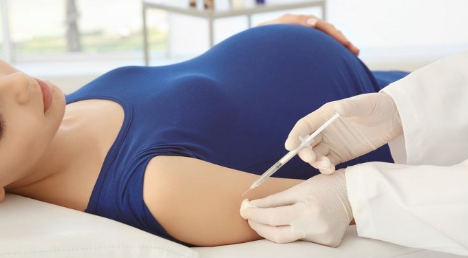 Experts Warn of ‘Huge Risk’ as Moderna Launches COVID Vaccine Trials for Pregnant Women