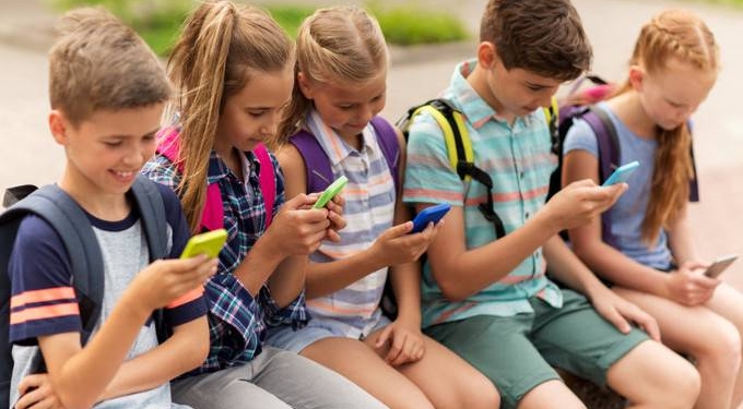 Wireless Radiation Exposure for Children Should Be ‘Hundreds of Times Lower’ than FCC Limits, Environmental Group Says