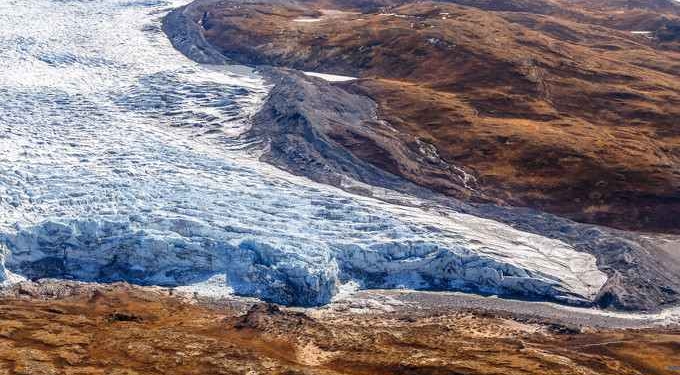 Greenlandic ice cap melting glacier with tundra aerial view, near Kangerlussuaq, Greenland. (Photo:  Vadim Nefedov /Ambeon via 123RF)