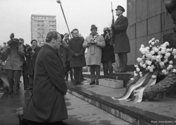 How Should a Group Apologize to People They Harmed?